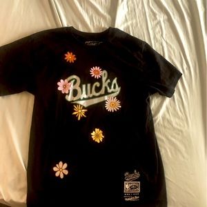 Mitchell & Ness Milwaukee Bucks Floral T-shirt